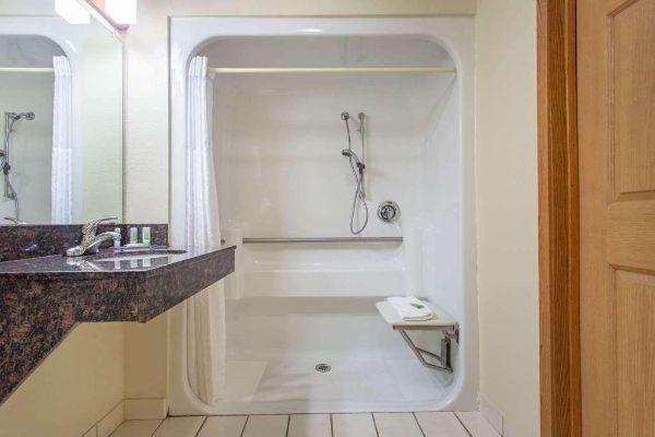 AMERICINN BY WYNDHAM BLACK RIV (Black River Falls)